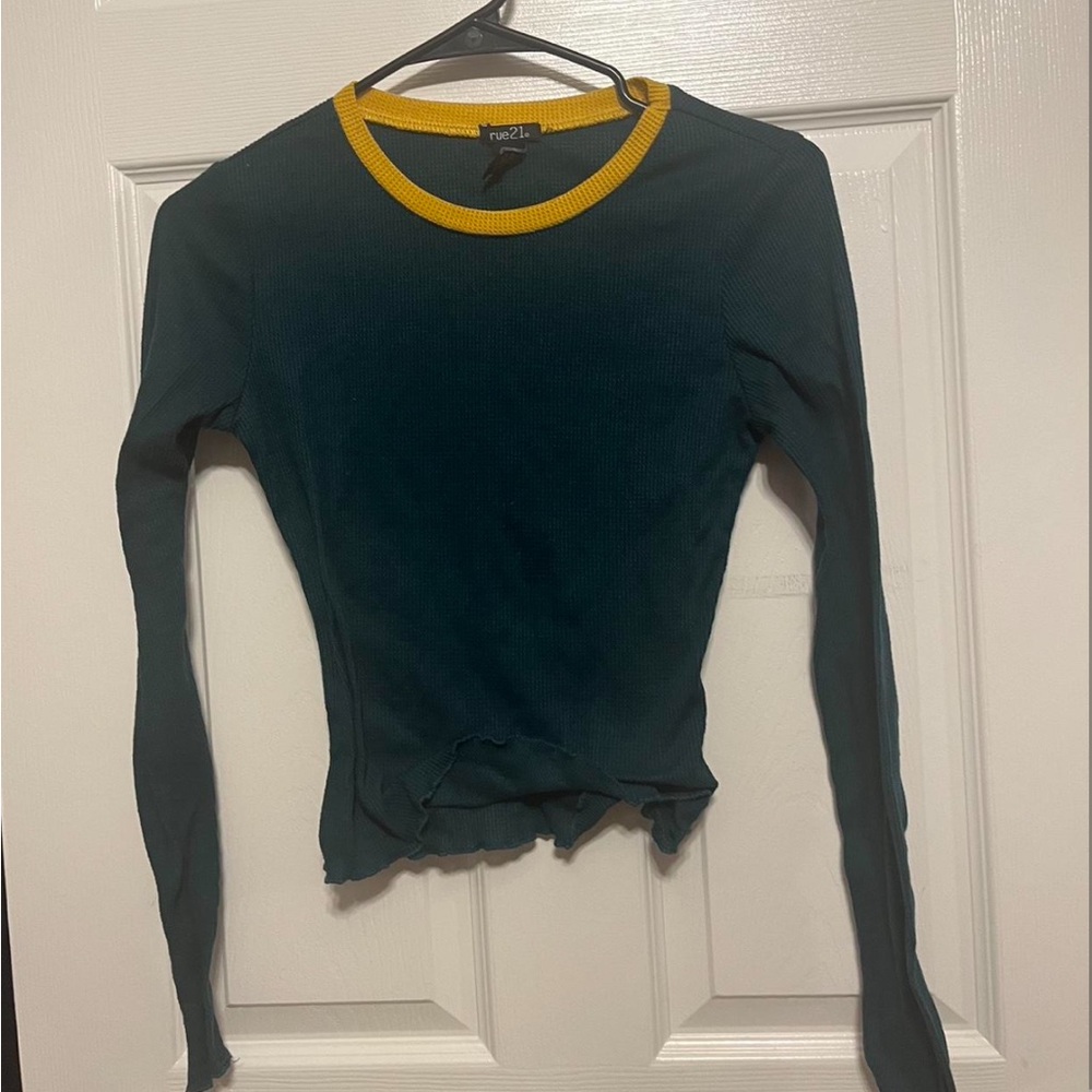 Rue 21 Dark Green Sleeved Shirt Yellow
Collar